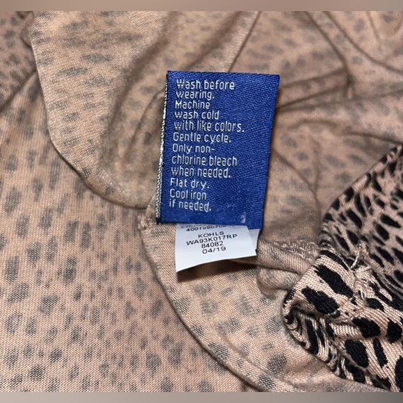 NWT APT 9 High Neck Cheetah Top - Picture 6 of 8